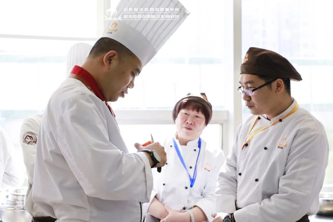 男生适合学西点吗？学烘焙好不好？有没有前途?