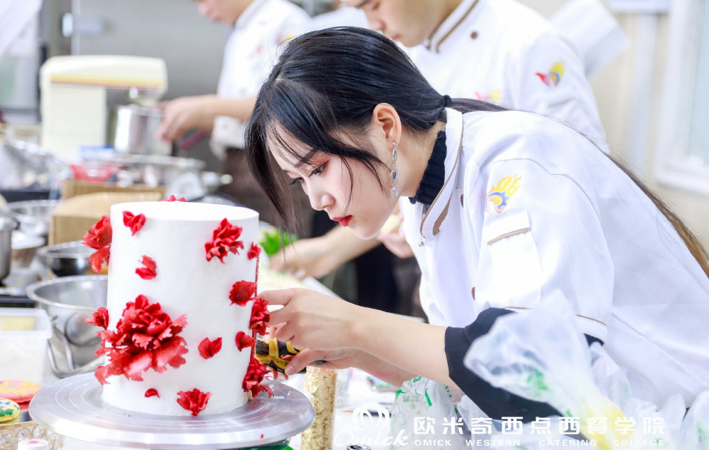 为什么选择学烘焙甜点专业？