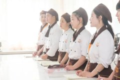 山东欧米奇教你如何运营烘焙店和吸引客户！